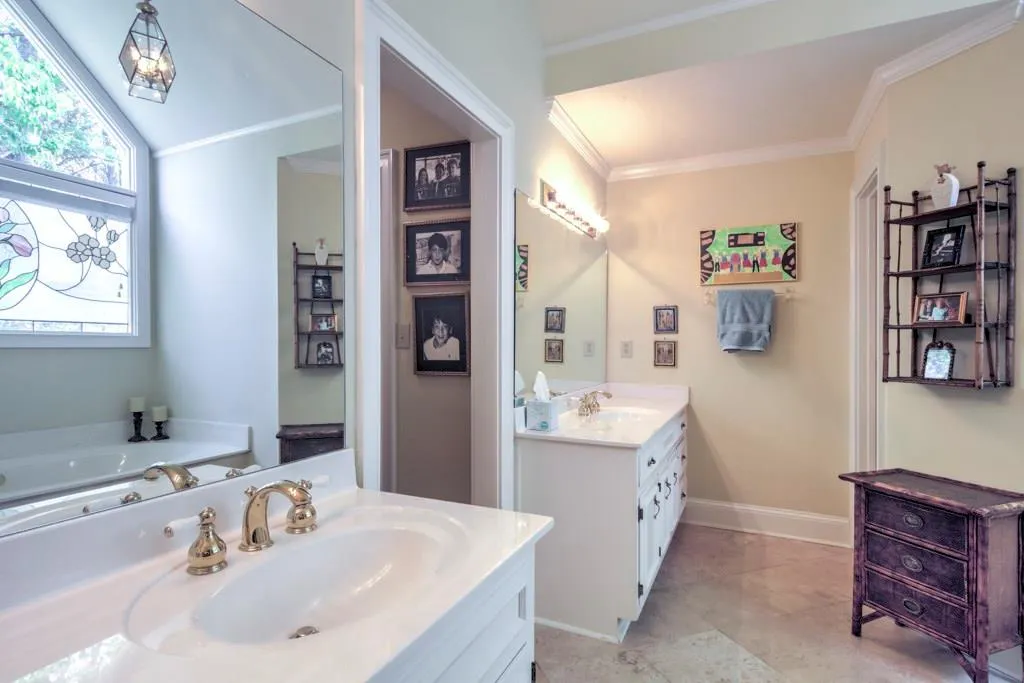 225 Embassy Court, Sandy Springs, Georgia 30328, 3 Bedrooms Bedrooms, ,2 BathroomsBathrooms,Residential,Sold,225 Embassy Court,5841390