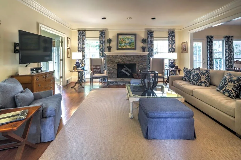 225 Embassy Court, Sandy Springs, Georgia 30328, 3 Bedrooms Bedrooms, ,2 BathroomsBathrooms,Residential,Sold,225 Embassy Court,5841390