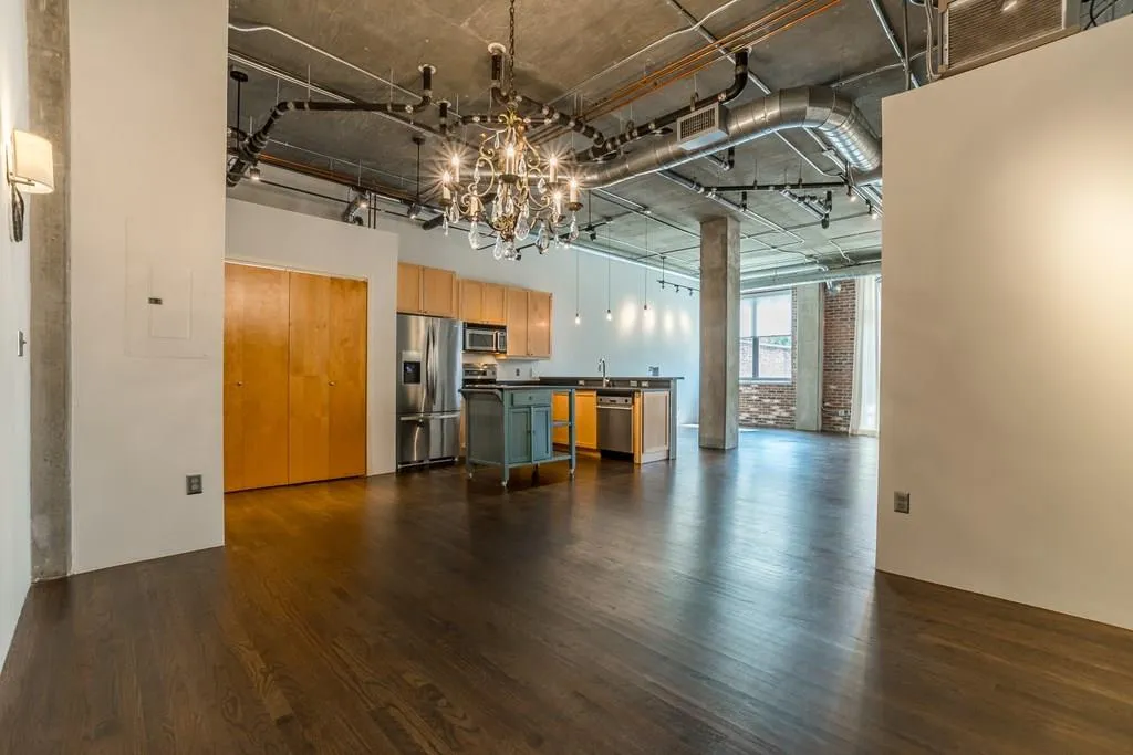 3235 Roswell Road Ne Unit 415, Atlanta, Georgia 30305, 2 Bedrooms Bedrooms, ,2 BathroomsBathrooms,Residential,Sold,3235 Roswell Road Ne Unit 415,6082923