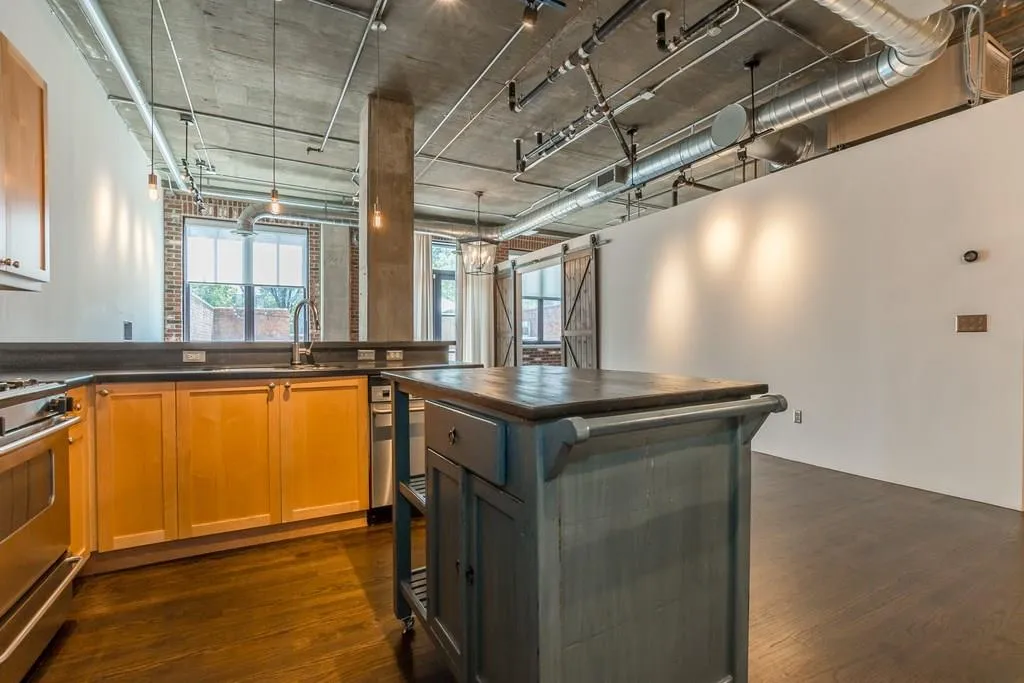 3235 Roswell Road Ne Unit 415, Atlanta, Georgia 30305, 2 Bedrooms Bedrooms, ,2 BathroomsBathrooms,Residential,Sold,3235 Roswell Road Ne Unit 415,6082923