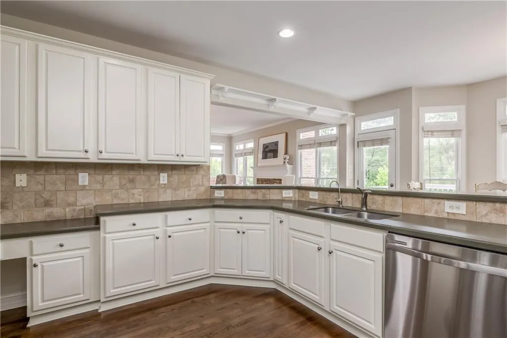 7305 Village Creek Trace, Atlanta, Georgia 30328, 4 Bedrooms Bedrooms, ,3 BathroomsBathrooms,Residential,Sold,7305 Village Creek Trace,6543773