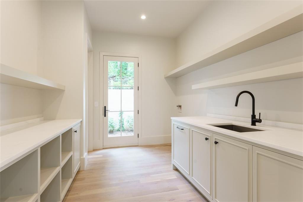 4620 Powers Ferry Road NW, Atlanta, Georgia 30327, 5 Bedrooms Bedrooms, ,5 BathroomsBathrooms,Residential,Sold,4620 Powers Ferry Road NW,7236358