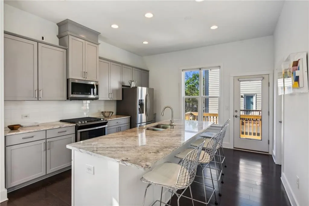 2034 Rockledge Road Ne, Atlanta, Georgia 30324, 3 Bedrooms Bedrooms, ,3 BathroomsBathrooms,Residential,For Sale,2034 Rockledge Road Ne,7582566