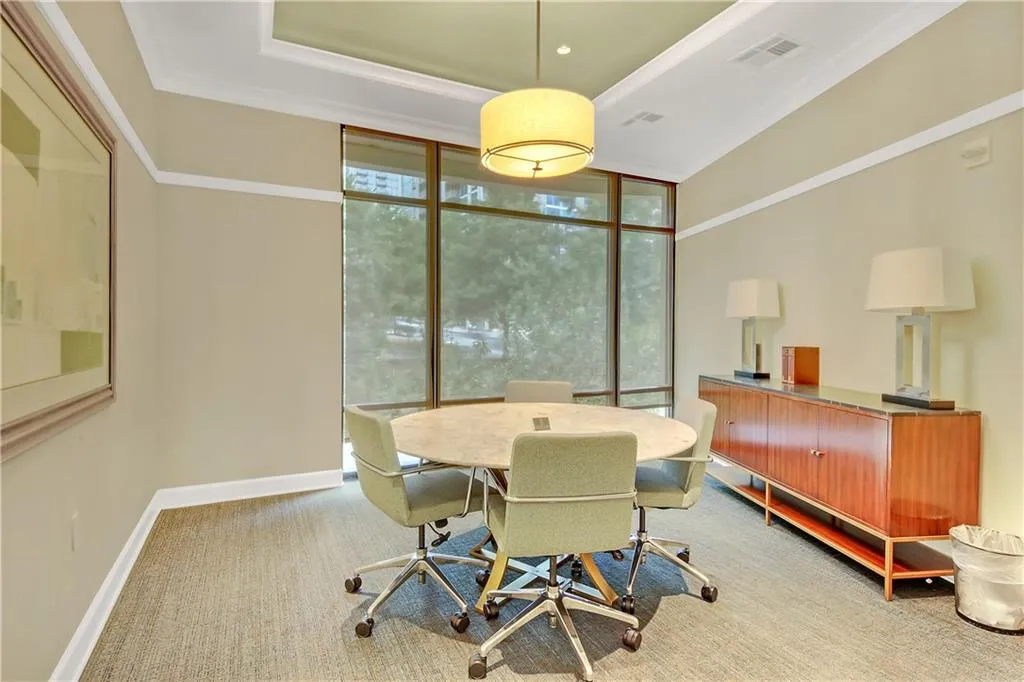 3445 Stratford Road Ne Unit 305, Atlanta, Georgia 30326, 1 Bedroom Bedrooms, ,1 BathroomBathrooms,Residential,For Sale,3445 Stratford Road Ne Unit 305,7641998