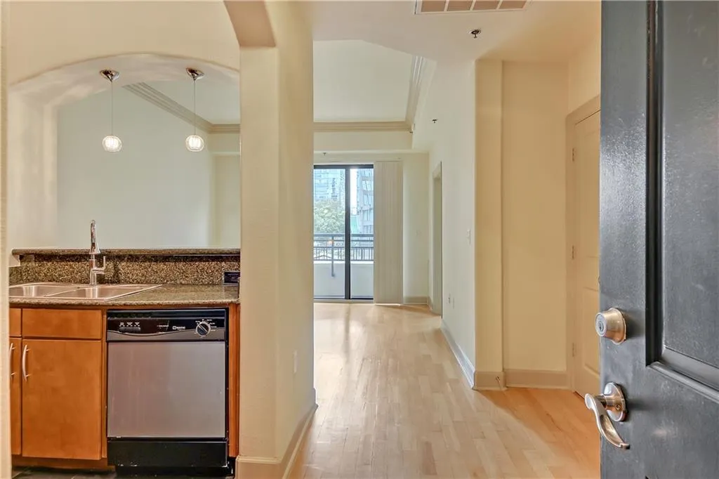 3445 Stratford Road Ne Unit 305, Atlanta, Georgia 30326, 1 Bedroom Bedrooms, ,1 BathroomBathrooms,Residential,For Sale,3445 Stratford Road Ne Unit 305,7641998
