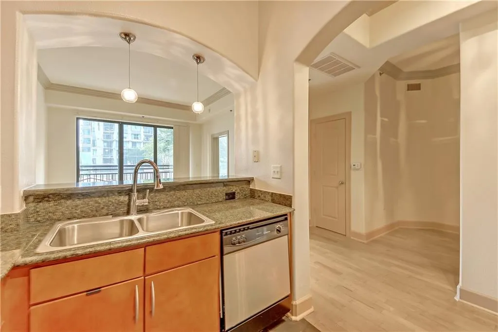 3445 Stratford Road Ne Unit 305, Atlanta, Georgia 30326, 1 Bedroom Bedrooms, ,1 BathroomBathrooms,Residential,For Sale,3445 Stratford Road Ne Unit 305,7641998