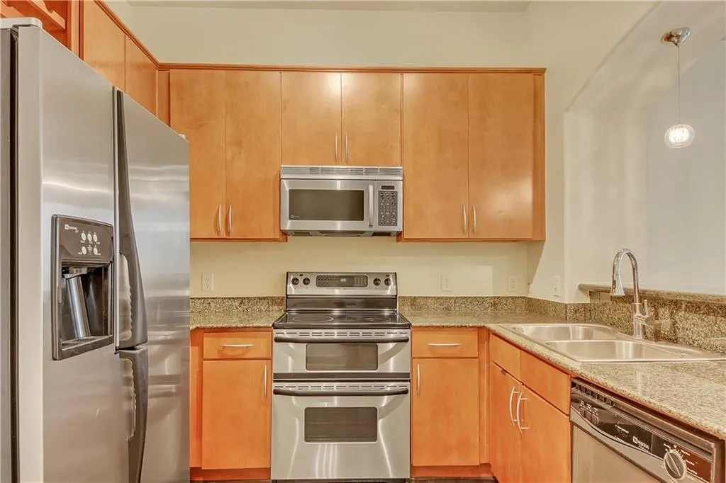 3445 Stratford Road Ne Unit 305, Atlanta, Georgia 30326, 1 Bedroom Bedrooms, ,1 BathroomBathrooms,Residential,For Sale,3445 Stratford Road Ne Unit 305,7641998