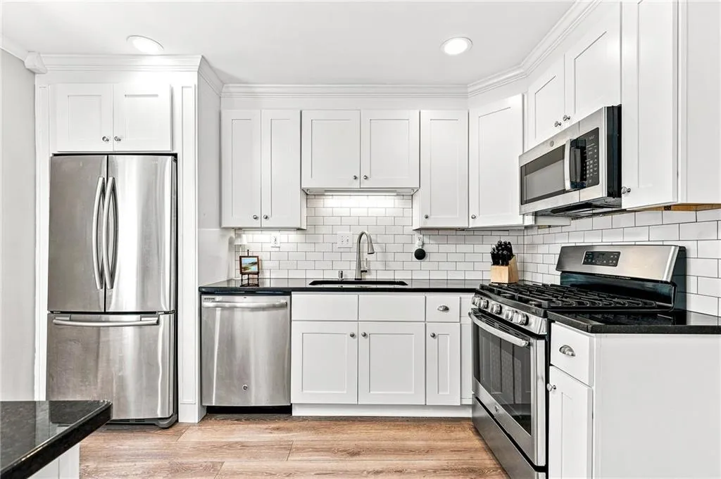 15 Scotland Place Nw, Atlanta, Georgia 30318, 2 Bedrooms Bedrooms, 0 ,2 BathroomsBathrooms,Residential,For Sale,15 Scotland Place Nw,7836661