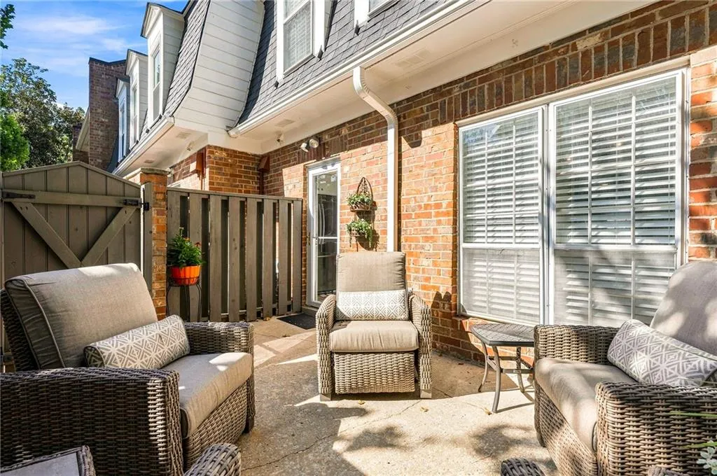 15 Scotland Place Nw, Atlanta, Georgia 30318, 2 Bedrooms Bedrooms, 0 ,2 BathroomsBathrooms,Residential,For Sale,15 Scotland Place Nw,7836661
