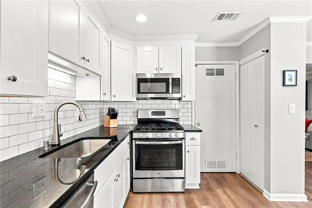 15 Scotland Place Nw, Atlanta, Georgia 30318, 2 Bedrooms Bedrooms, 0 ,2 BathroomsBathrooms,Residential,For Sale,15 Scotland Place Nw,7836661