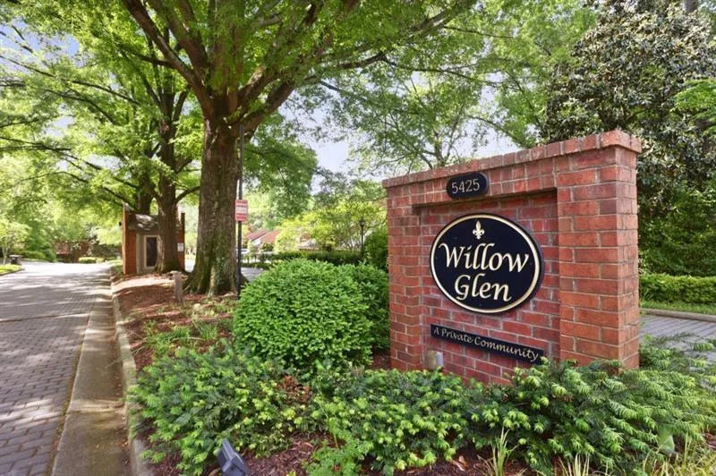 49 Willow Glen, Atlanta, Georgia 30342, 4 Bedrooms Bedrooms, ,4 BathroomsBathrooms,Residential,For Sale,49 Willow Glen,7636958
