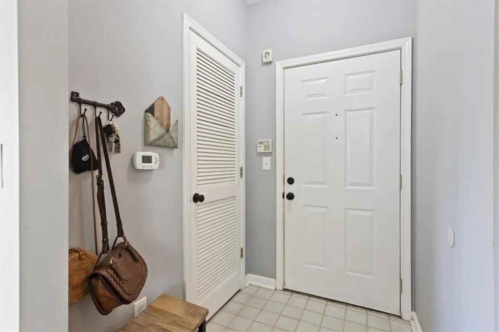 5559 Glenridge Drive Unit 1401, Atlanta, Georgia 30342, 2 Bedrooms Bedrooms, ,1 BathroomBathrooms,Residential,Sold,5559 Glenridge Drive Unit 1401,6903449