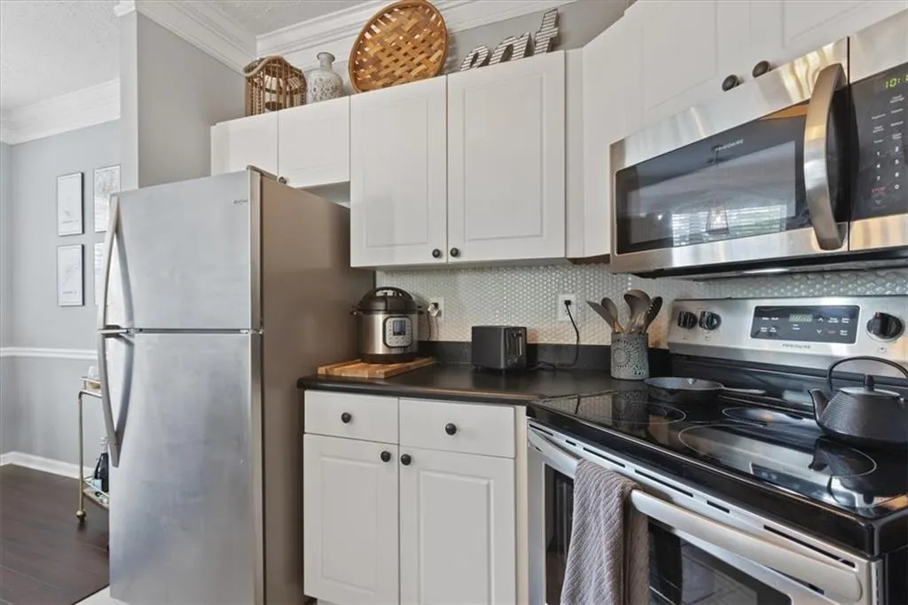5559 Glenridge Drive Unit 1401, Atlanta, Georgia 30342, 2 Bedrooms Bedrooms, ,1 BathroomBathrooms,Residential,Sold,5559 Glenridge Drive Unit 1401,6903449