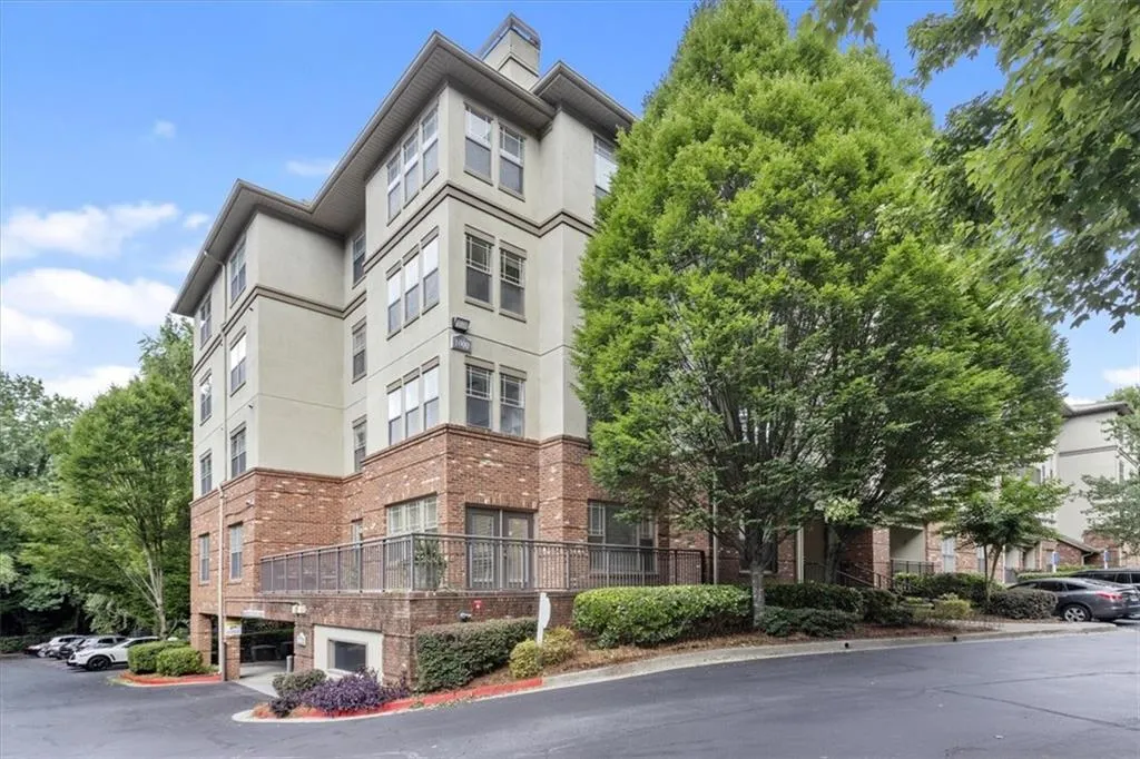 5559 Glenridge Drive Unit 1401, Atlanta, Georgia 30342, 2 Bedrooms Bedrooms, ,1 BathroomBathrooms,Residential,Sold,5559 Glenridge Drive Unit 1401,6903449