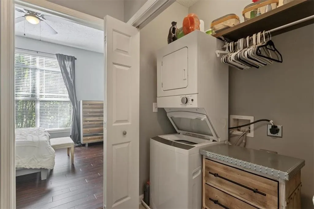 5559 Glenridge Drive Unit 1401, Atlanta, Georgia 30342, 2 Bedrooms Bedrooms, ,1 BathroomBathrooms,Residential,Sold,5559 Glenridge Drive Unit 1401,6903449