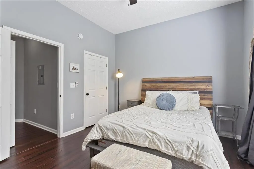 5559 Glenridge Drive Unit 1401, Atlanta, Georgia 30342, 2 Bedrooms Bedrooms, ,1 BathroomBathrooms,Residential,Sold,5559 Glenridge Drive Unit 1401,6903449