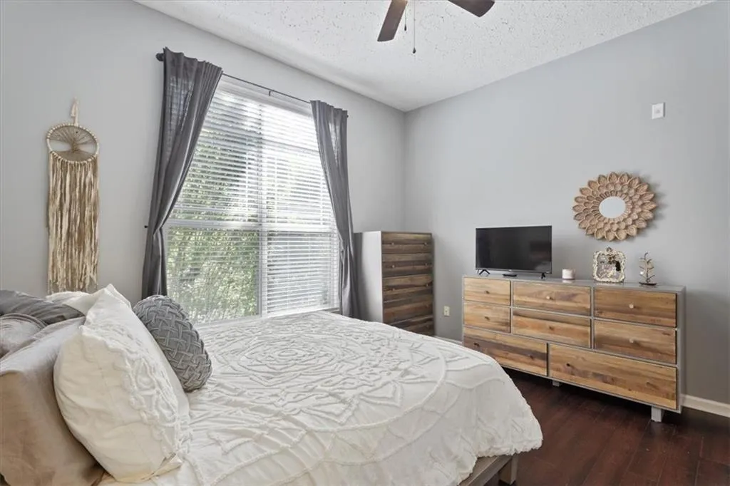 5559 Glenridge Drive Unit 1401, Atlanta, Georgia 30342, 2 Bedrooms Bedrooms, ,1 BathroomBathrooms,Residential,Sold,5559 Glenridge Drive Unit 1401,6903449