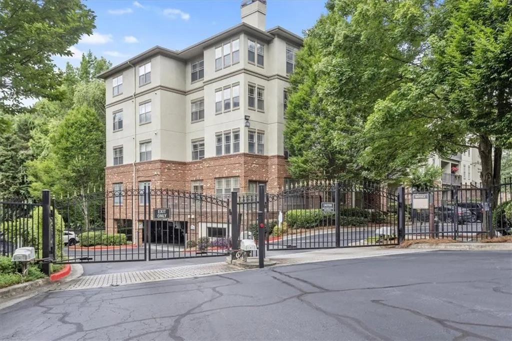 5559 Glenridge Drive Unit 1401, Atlanta, Georgia 30342, 2 Bedrooms Bedrooms, ,1 BathroomBathrooms,Residential,Sold,5559 Glenridge Drive Unit 1401,6903449
