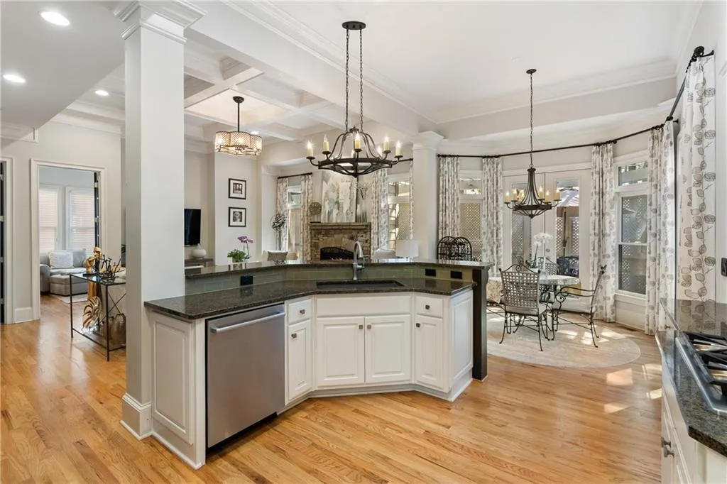 6307 Cotswold Lane, Sandy Springs, Georgia 30328, 5 Bedrooms Bedrooms, ,4 BathroomsBathrooms,Residential,Sold,6307 Cotswold Lane,7215442