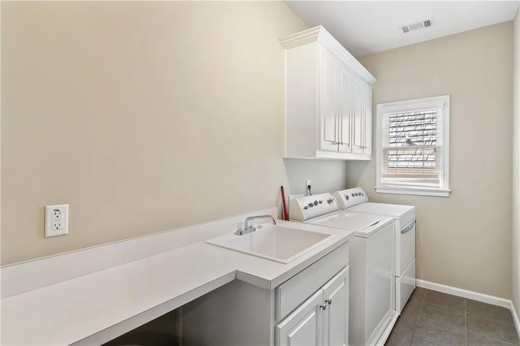 6307 Cotswold Lane, Sandy Springs, Georgia 30328, 5 Bedrooms Bedrooms, ,4 BathroomsBathrooms,Residential,Sold,6307 Cotswold Lane,7215442