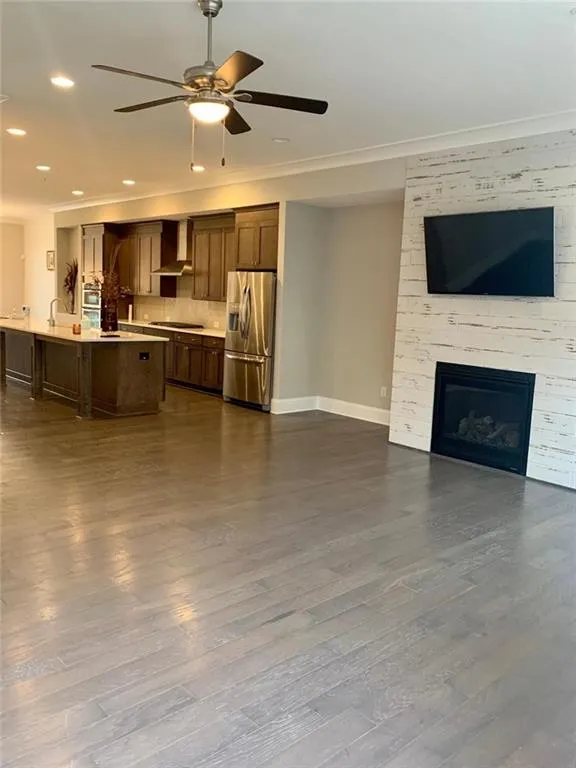 6404 Radiant Trace, Sandy Springs, Georgia 30328, 3 Bedrooms Bedrooms, ,3 BathroomsBathrooms,Residential,Sold,6404 Radiant Trace,6783917