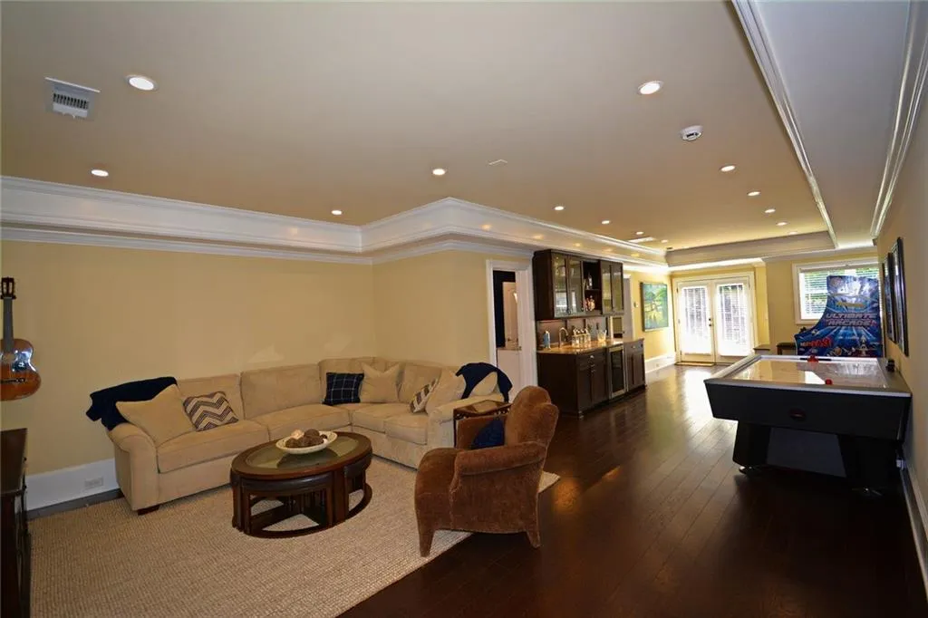 6308 Mount Vernon Oaks Drive, Atlanta, Georgia 30328, 5 Bedrooms Bedrooms, ,4 BathroomsBathrooms,Residential,Sold,6308 Mount Vernon Oaks Drive,5884809