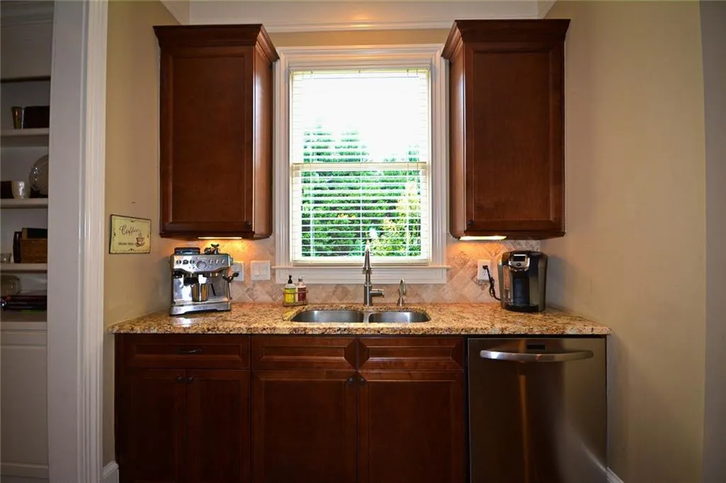 6308 Mount Vernon Oaks Drive, Atlanta, Georgia 30328, 5 Bedrooms Bedrooms, ,4 BathroomsBathrooms,Residential,Sold,6308 Mount Vernon Oaks Drive,5884809