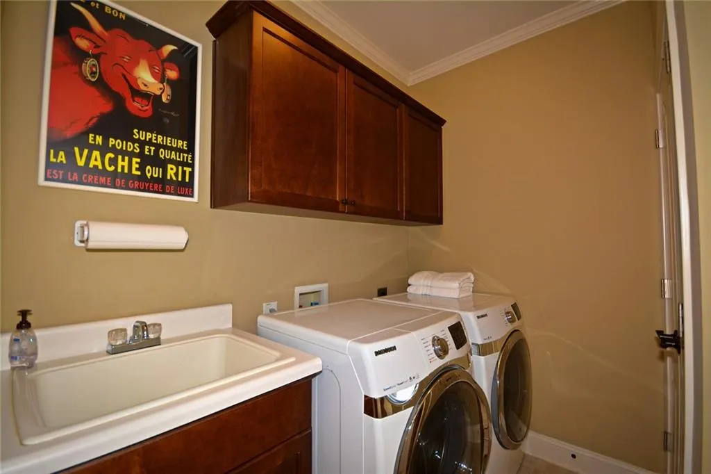 6308 Mount Vernon Oaks Drive, Atlanta, Georgia 30328, 5 Bedrooms Bedrooms, ,4 BathroomsBathrooms,Residential,Sold,6308 Mount Vernon Oaks Drive,5884809