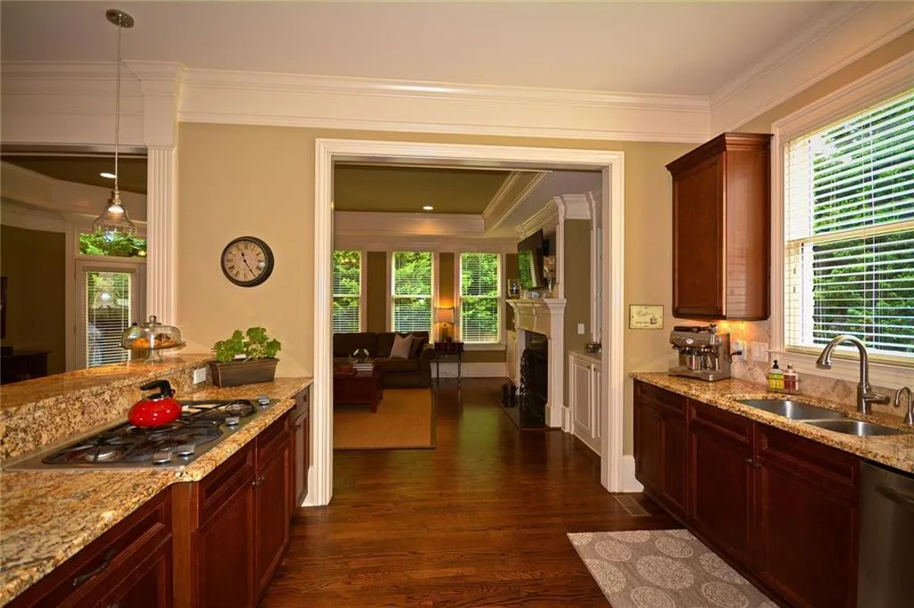 6308 Mount Vernon Oaks Drive, Atlanta, Georgia 30328, 5 Bedrooms Bedrooms, ,4 BathroomsBathrooms,Residential,Sold,6308 Mount Vernon Oaks Drive,5884809