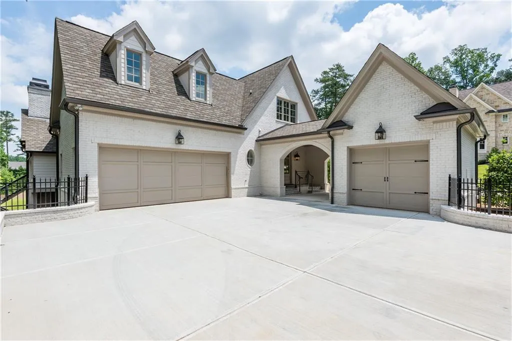 5340 Old Burdette Lane, Atlanta, Georgia 30327, 6 Bedrooms Bedrooms, ,7 BathroomsBathrooms,Residential,Sold,5340 Old Burdette Lane,5821937