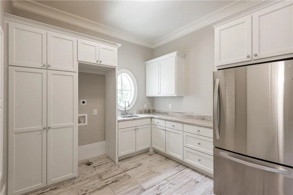 5340 Old Burdette Lane, Atlanta, Georgia 30327, 6 Bedrooms Bedrooms, ,7 BathroomsBathrooms,Residential,Sold,5340 Old Burdette Lane,5821937