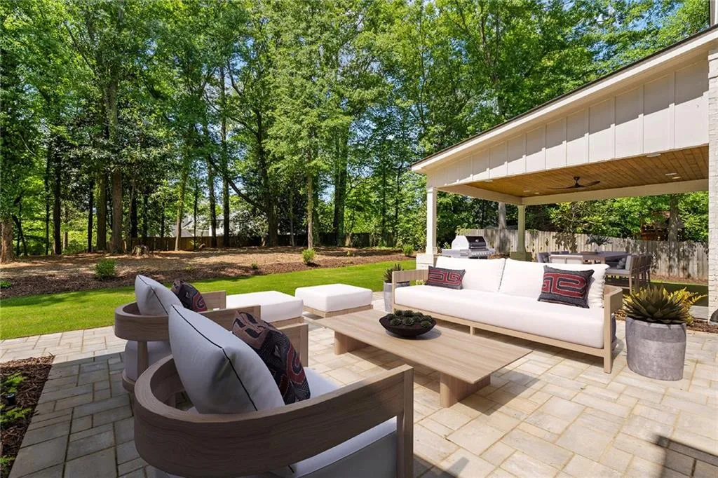 98 Johnson Ferry Road Nw, Sandy Springs, Georgia 30328, 8 Bedrooms Bedrooms, ,6 BathroomsBathrooms,Residential,Sold,98 Johnson Ferry Road Nw,7379025