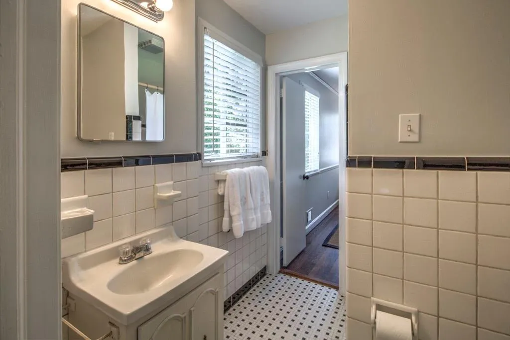 465 Pine Forest Road, Sandy Springs, Georgia 30342, 3 Bedrooms Bedrooms, ,2 BathroomsBathrooms,Residential,Sold,465 Pine Forest Road,5605576