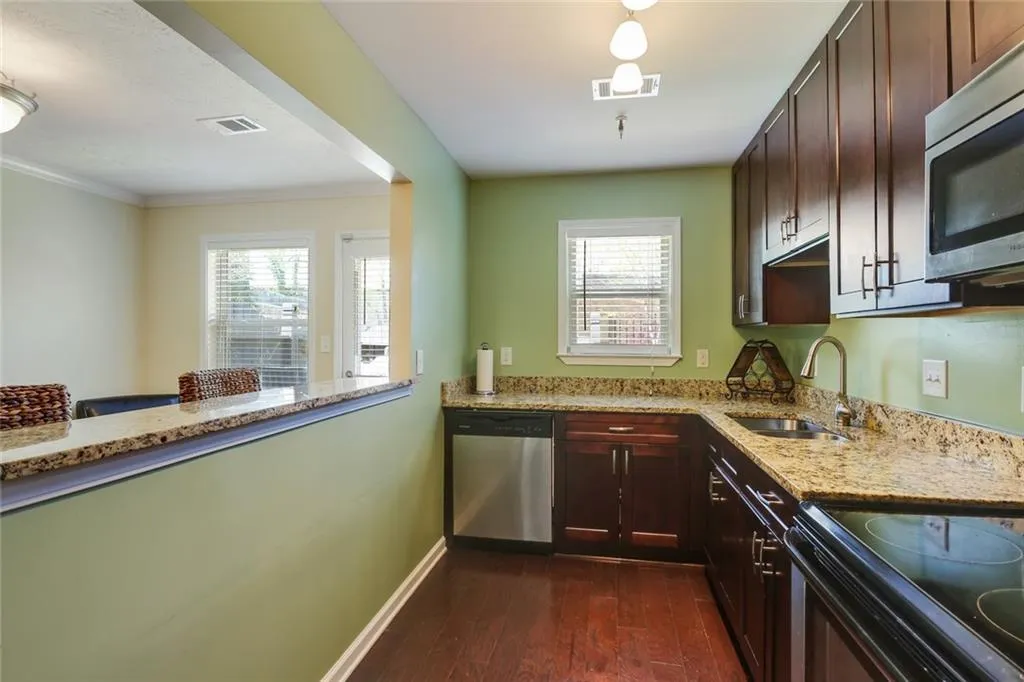 145 N River Drive Unit D, Sandy Springs, Georgia 30350, 2 Bedrooms Bedrooms, ,2 BathroomsBathrooms,Residential,Sold,145 N River Drive Unit D,6530792