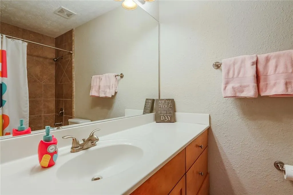 145 N River Drive Unit D, Sandy Springs, Georgia 30350, 2 Bedrooms Bedrooms, ,2 BathroomsBathrooms,Residential,Sold,145 N River Drive Unit D,6530792