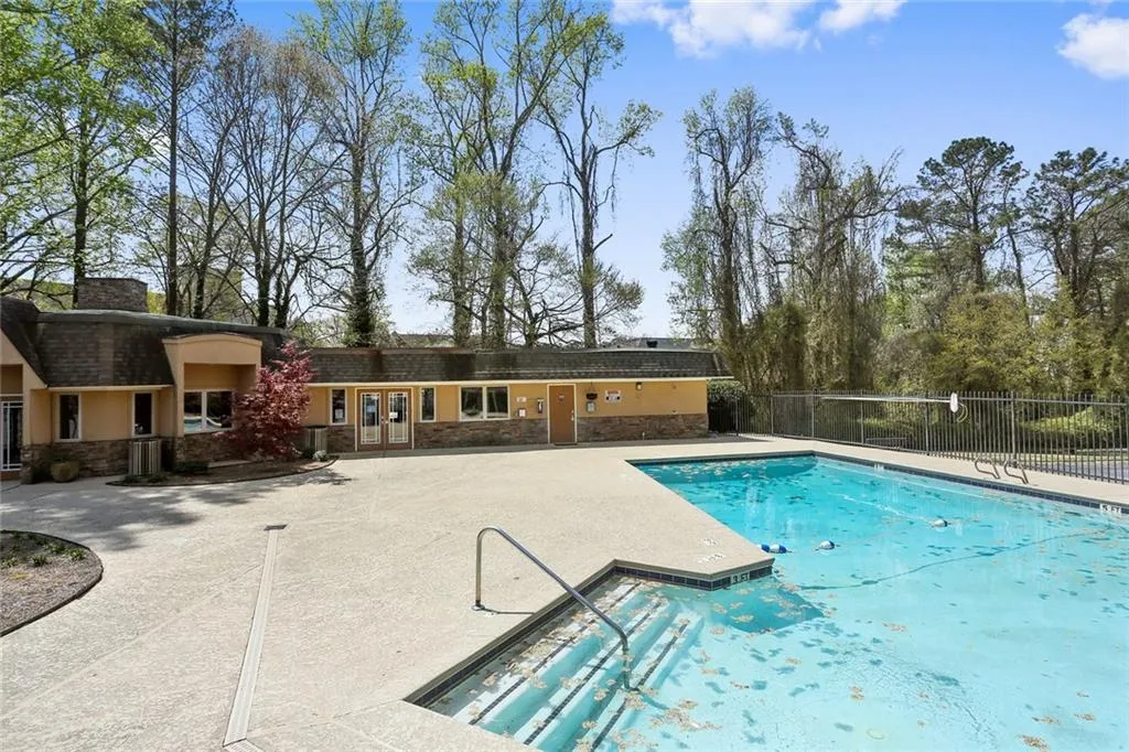 145 N River Drive Unit D, Sandy Springs, Georgia 30350, 2 Bedrooms Bedrooms, ,2 BathroomsBathrooms,Residential,Sold,145 N River Drive Unit D,6530792