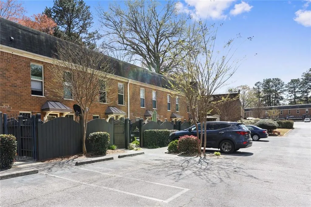 145 N River Drive Unit D, Sandy Springs, Georgia 30350, 2 Bedrooms Bedrooms, ,2 BathroomsBathrooms,Residential,Sold,145 N River Drive Unit D,6530792