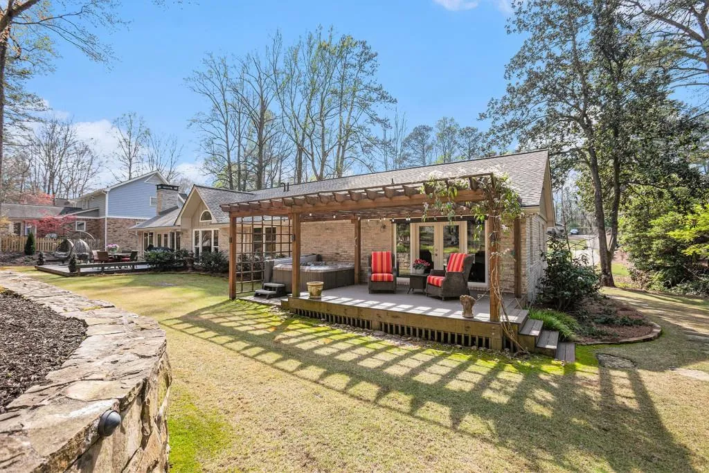 7265 Hunters Branch Drive, Sandy Springs, Georgia 30328, 3 Bedrooms Bedrooms, ,2 BathroomsBathrooms,Residential,Sold,7265 Hunters Branch Drive,7357201
