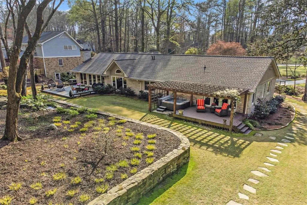 This backyard is to die for!