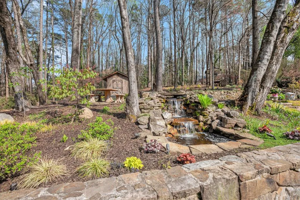 7265 Hunters Branch Drive, Sandy Springs, Georgia 30328, 3 Bedrooms Bedrooms, ,2 BathroomsBathrooms,Residential,Sold,7265 Hunters Branch Drive,7357201