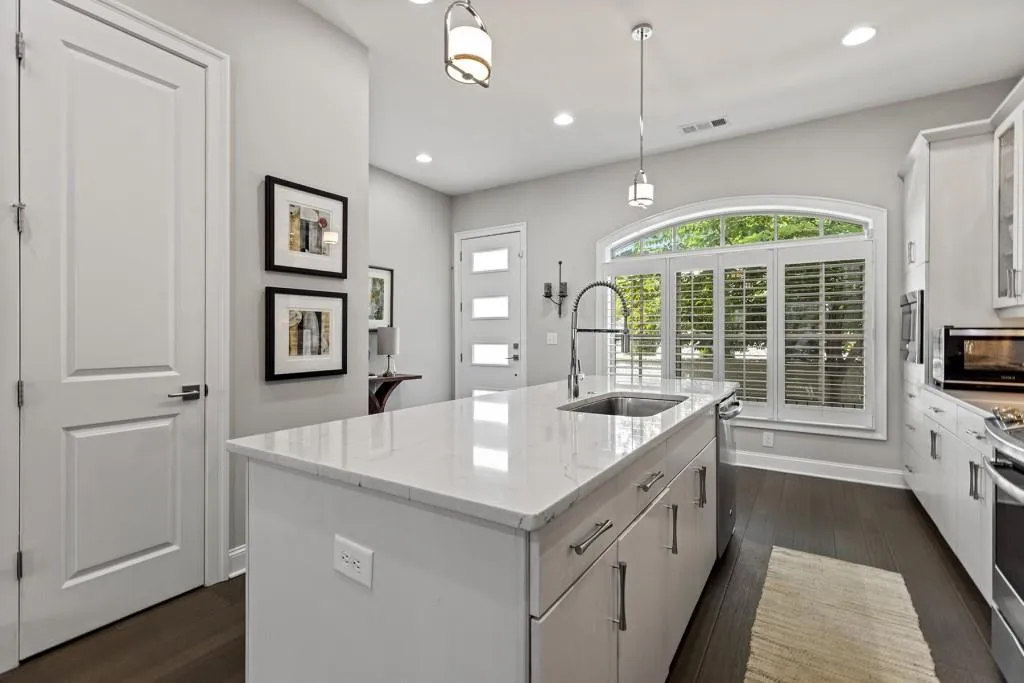 4202 Deming Circle, Atlanta, Georgia 30342, 3 Bedrooms Bedrooms, ,3 BathroomsBathrooms,Residential,Sold,4202 Deming Circle,6922904