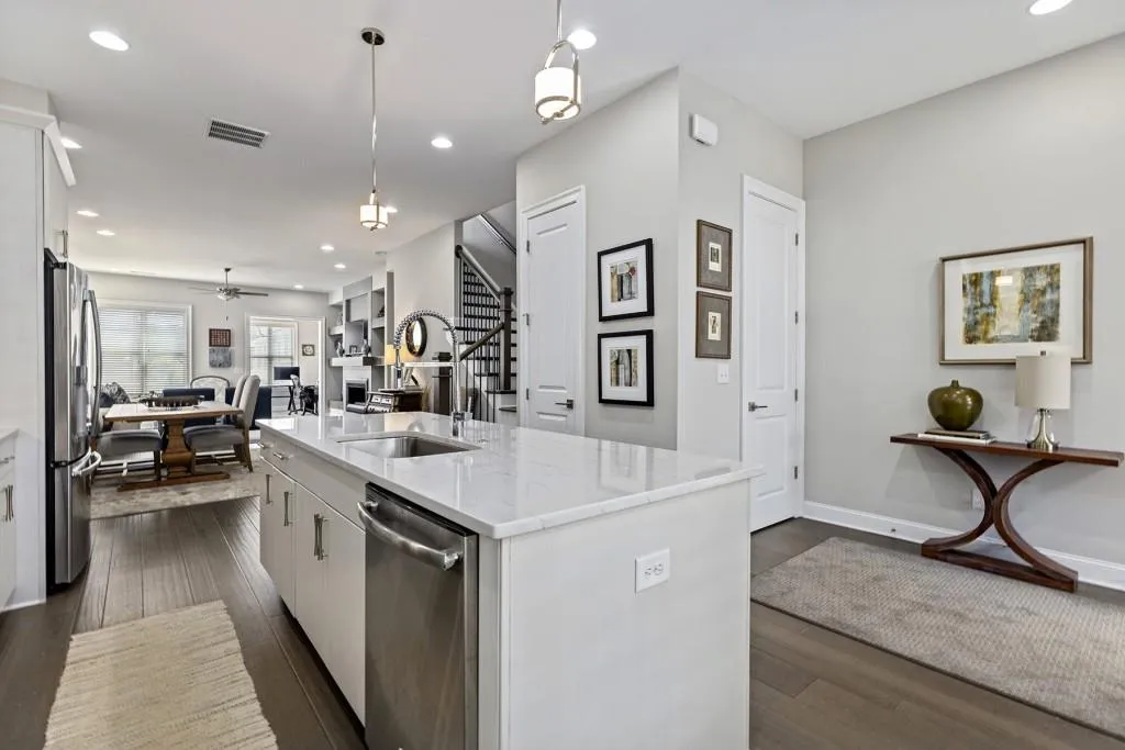 4202 Deming Circle, Atlanta, Georgia 30342, 3 Bedrooms Bedrooms, ,3 BathroomsBathrooms,Residential,Sold,4202 Deming Circle,6922904