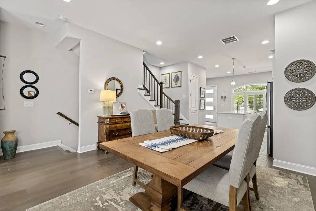 4202 Deming Circle, Atlanta, Georgia 30342, 3 Bedrooms Bedrooms, ,3 BathroomsBathrooms,Residential,Sold,4202 Deming Circle,6922904