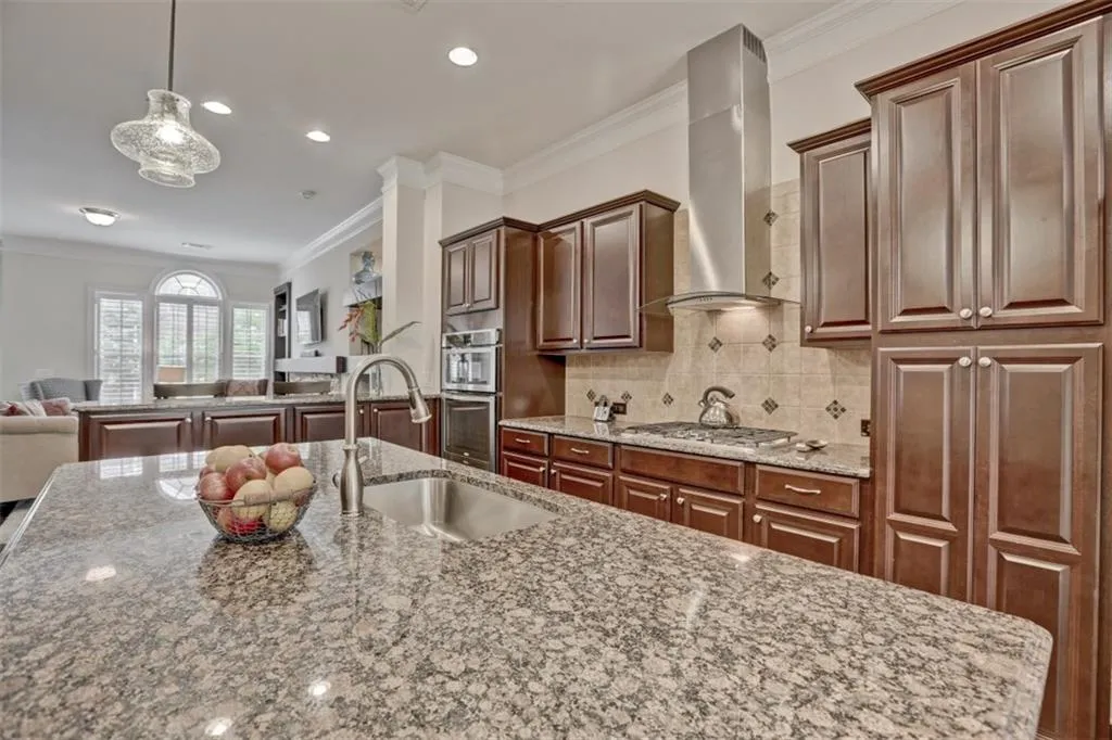 105 Alderwood Hill, Sandy Springs, Georgia 30328, 3 Bedrooms Bedrooms, ,3 BathroomsBathrooms,Residential,Sold,105 Alderwood Hill,5874760