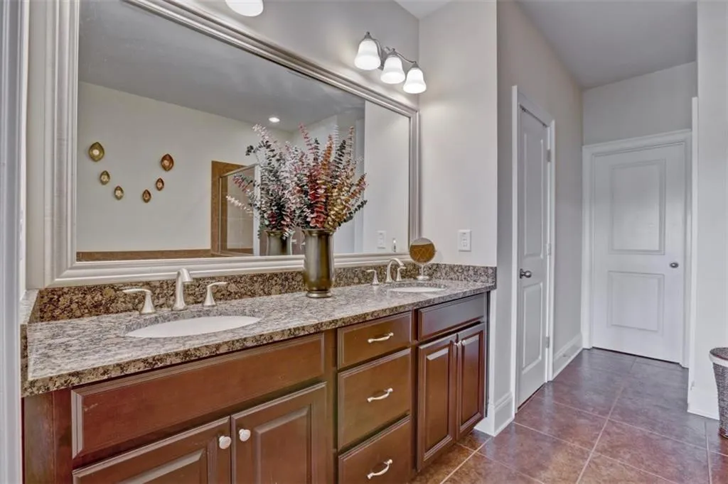 105 Alderwood Hill, Sandy Springs, Georgia 30328, 3 Bedrooms Bedrooms, ,3 BathroomsBathrooms,Residential,Sold,105 Alderwood Hill,5874760