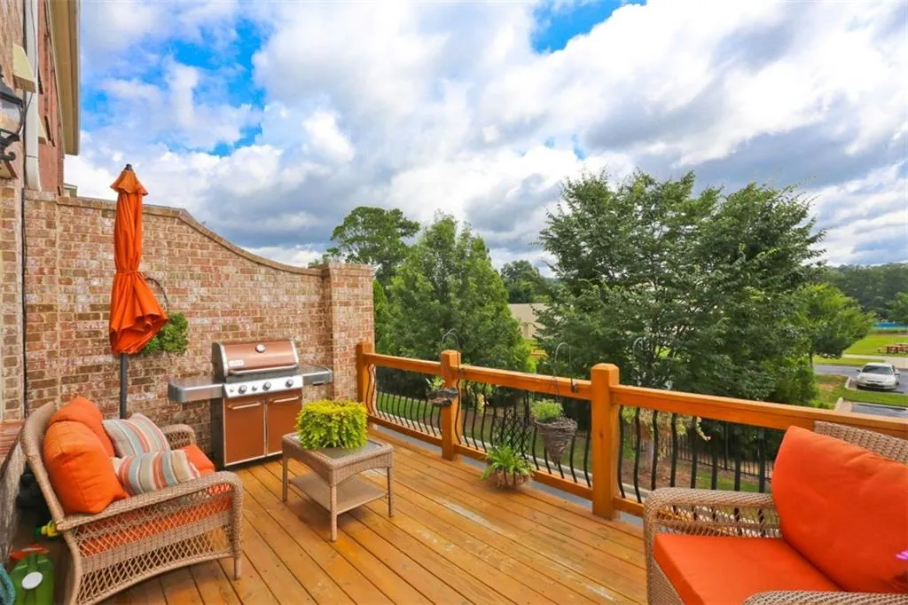 105 Alderwood Hill, Sandy Springs, Georgia 30328, 3 Bedrooms Bedrooms, ,3 BathroomsBathrooms,Residential,Sold,105 Alderwood Hill,5874760