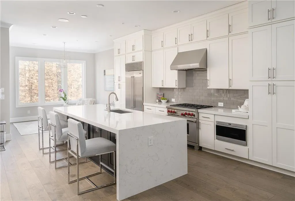 4534 Collins Avenue, Sandy Springs, Georgia 30342, 4 Bedrooms Bedrooms, ,4 BathroomsBathrooms,Residential,Sold,4534 Collins Avenue,6833802