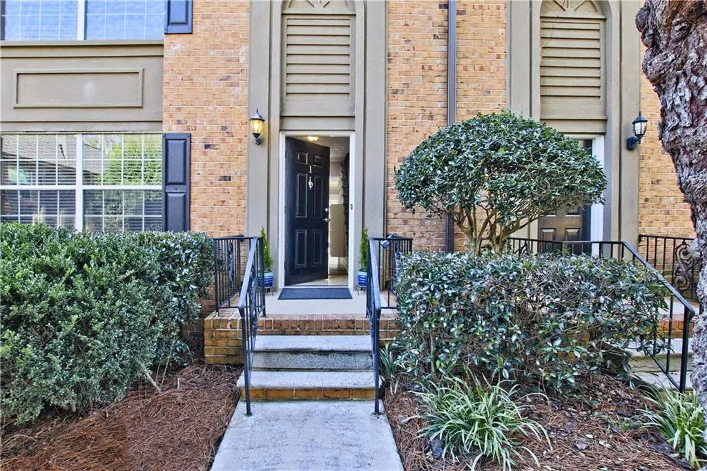 6980 Roswell Road Unit N1, Atlanta, Georgia 30328, 3 Bedrooms Bedrooms, ,2 BathroomsBathrooms,Residential,Sold,6980 Roswell Road Unit N1,6116297