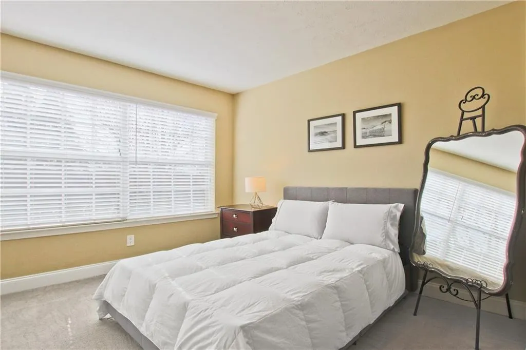 6980 Roswell Road Unit N1, Atlanta, Georgia 30328, 3 Bedrooms Bedrooms, ,2 BathroomsBathrooms,Residential,Sold,6980 Roswell Road Unit N1,6116297