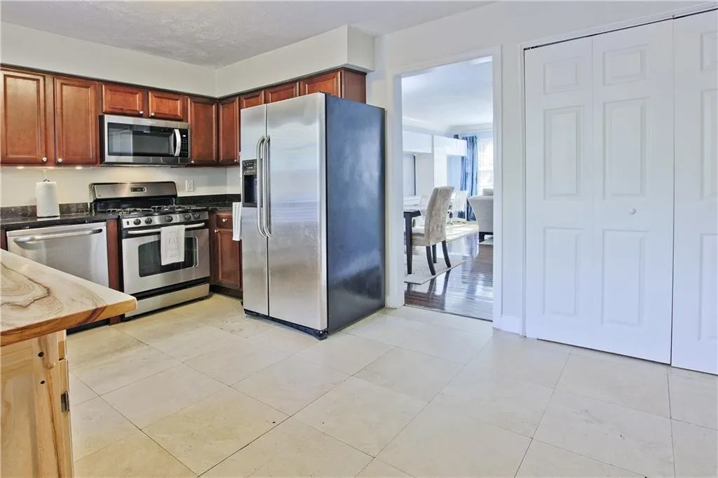 6980 Roswell Road Unit N1, Atlanta, Georgia 30328, 3 Bedrooms Bedrooms, ,2 BathroomsBathrooms,Residential,Sold,6980 Roswell Road Unit N1,6116297
